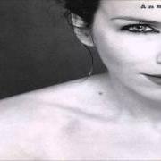 El texto musical DON'T LET IT BRING YOU DOWN de ANNIE LENNOX también está presente en el álbum Medusa (1995)