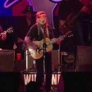 El texto musical BLUE EYES CRYIN' IN THE RAIN de WILLIE NELSON también está presente en el álbum Live at billy bob's texas (2004)