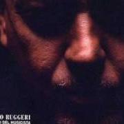El texto musical A UN PASSO DALLE NUVOLE de ENRICO RUGGERI también está presente en el álbum Gli occhi del musicista (2003)