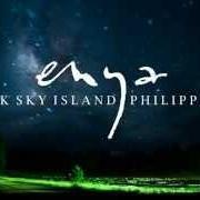 El texto musical THE HUMMING de ENYA también está presente en el álbum Dark sky island (2015)